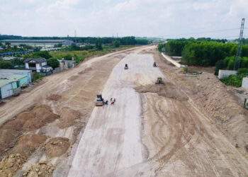 BQL Dự án Đầu tư xây dựng tỉnh Đồng Nai đã đồng loạt ban hành ba văn bản thông báo vi phạm tiến độ hợp đồng đối với các nhà thầu thuộc các gói thầu xây lắp số 18 và 21 của dự án thành phần 1 cao tốc Biên Hòa - Vũng Tàu. Ảnh: Duy Khương