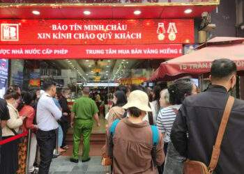 Chợ đen giảm sốc, nhà vàng tung chiêu lạ