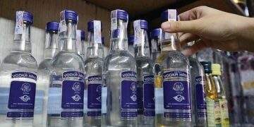 Chưa kịp mừng, chủ hãng rượu Vodka Hà Nội lại chìm trong lỗ