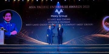 Chủ tịch Meey Group Hoàng Mai Chung nhận giải thưởng Doanh nhân xuất sắc châu Á tại APEA 2025.