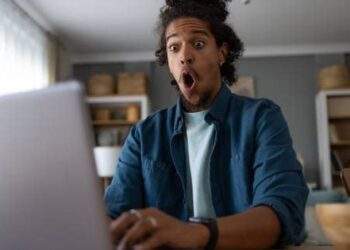 Công ty điện đầu tiên báo lãi trên 1.000 tỷ, công ty BĐS đầu tiên báo lỗ