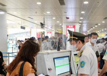 Cuối năm nay, hành khách đi máy bay được xác thực tự động qua VNeID