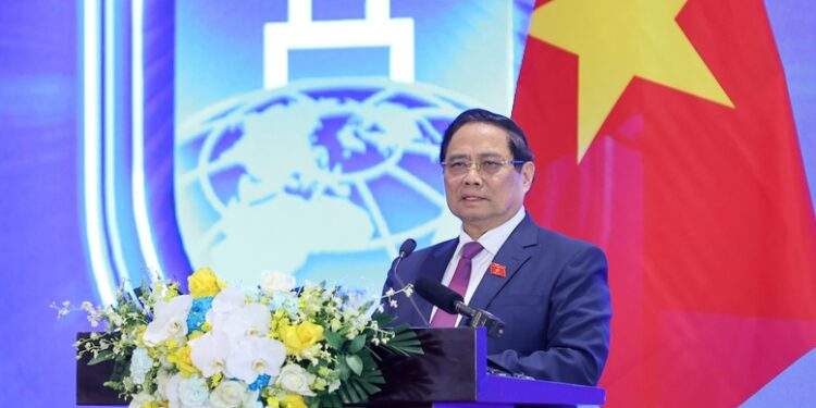 Thủ tướng nhấn mạnh, chống tội phạm mạng là vấn đề không của riêng một quốc gia nào, riêng người nào mà có tính toàn dân, toàn diện, toàn cầu; vì vậy phải đề cao chủ nghĩa đa phương, kêu gọi đoàn kết quốc tế - Ảnh: VGP.