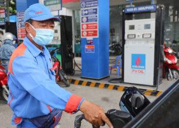 Gasoline price drops - VnExpress International