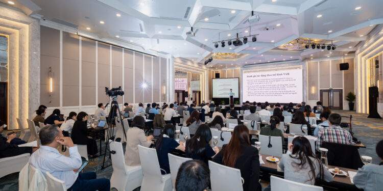 Toàn cảnh Hội thảo Chính sách ưu tiên phát triển hạ tầng năng lượng bền vững do UNOPS và Vụ Tài chính – Kinh tế ngành (Bộ Tài chính) tổ chức ngày 23/10.