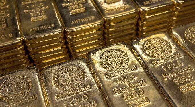Gold rebounds on stronger safe-haven demand