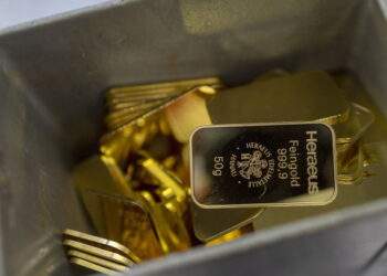 Gold’s slide forecast to continue this week: analysts
