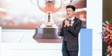 TS. Nguyễn Trí Anh - Tổng Giám đốc MEDLATEC GROUP báo cáo tại buổi lễ. 