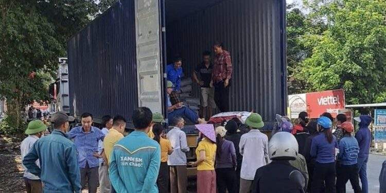 Món quà đặc biệt gửi đồng bào bão lũ của 'ông trùm' ngành gạo