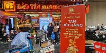 Nhà vàng lại khan hàng, dòng người xếp hàng không còn