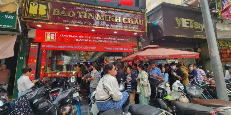 Nhu cầu mua vẫn cao, cập nhật nóng diễn biến tại chợ đen