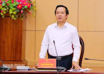 Chủ tịch UBND tỉnh Ninh Bình Phạm Quang Ngọc phát biểu kết luận Hội nghị. Ảnh: Báo Ninh Bình