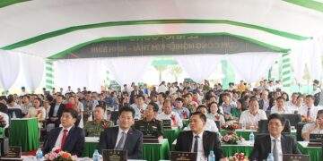Các đại biểu tham dự buổi lễ. Ảnh: Thành Trung