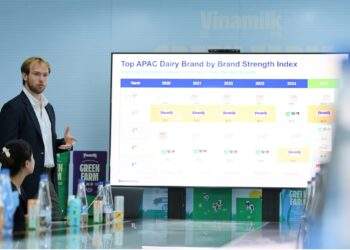 Ông Alex Haigh – Giám đốc điều hành Brand Finance khu vực châu Á – Thái Bình Dương chia sẻ về báo cáo giá trị thương hiệu năm 2025 (Ảnh: Nguyễn Hoàng).