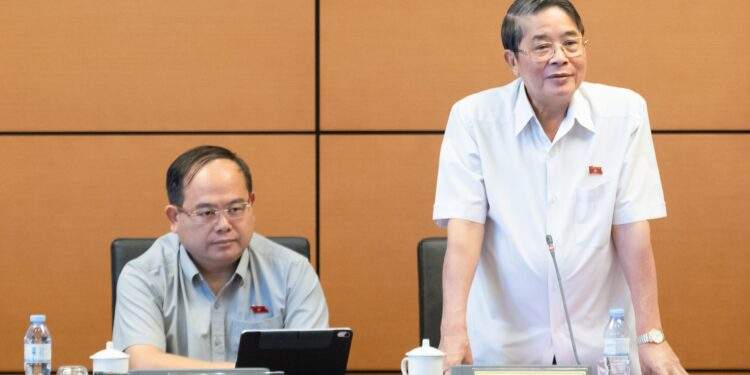 Phó Chủ tịch Quốc hội Nguyễn Đức Hải phát biểu tại Phiên thảo luận ở Tổ 16.