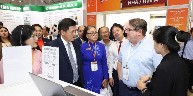 Ưsng dụng khoa học công nghệ và chuyển đổi số được xem là chìa khóa thúc đẩy phát triển bền vững, giúp ngành chăn nuôi Việt Nam nâng cao năng suất, chất lượng và khả năng cạnh tranh