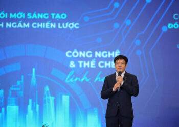 Nếu tiếp tục chạy theo các công nghệ cũ, chúng ta sẽ mãi không thể bắt kịp. Nhưng với AI, ông Khoa tin rằng Việt Nam hoàn toàn có thể trở thành trung tâm công nghệ hàng đầu của khu vực.