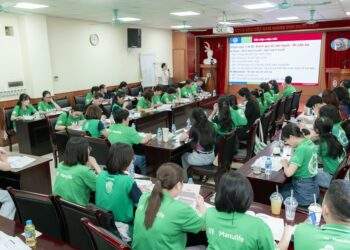 Tư vấn viên bảo hiểm Manulife được đào tạo kiến thức sức khỏe cộng đồng