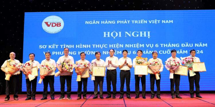 VDB đẩy mạnh phong trào thi đua, tạo động lực hoàn thành nhiệm vụ