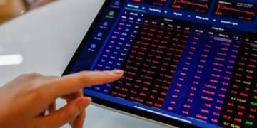 VN-Index plunges 94 points in record drop