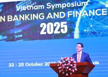 PGS.TS Bùi Hữu Toàn, Bí thư Đảng ủy, Chủ tịch Hội đồng Học viện Ngân hàng (BAV), phát biểu khai mạc hội nghị.