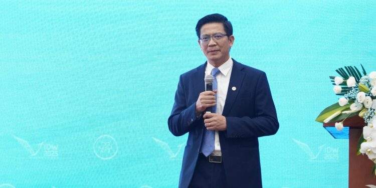Ông Lê Văn Tuấn, Cục trưởng Cục Tần số vô tuyến điện, Việt Nam triển khai Nghị quyết 193 của Quốc hội, hỗ trợ 15% chi phí thiết bị cho doanh nghiệp viễn thông, hướng tới mục tiêu phủ sóng 5G đến 90% dân số vào năm 2025.