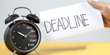 Vietcombank, Vinamilk, Vietnam Airlines... cùng nhiều doanh nghiệp đầu ngành công bố trước hạn chót mùa BCTC