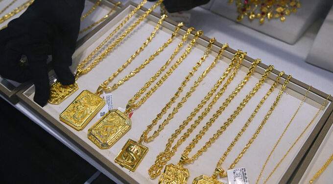 Vietnam gold price dips to 2-week low