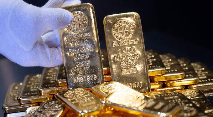 Which country sold all of its gold reserves?