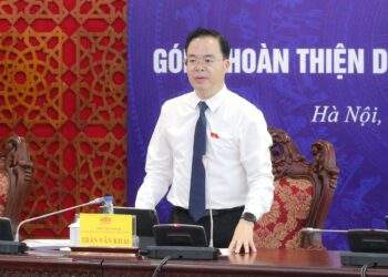 Phó Chủ nhiệm Ủy ban Khoa học, Công nghệ và Môi trường Trần Văn Khải phát biểu tại hội thảo.