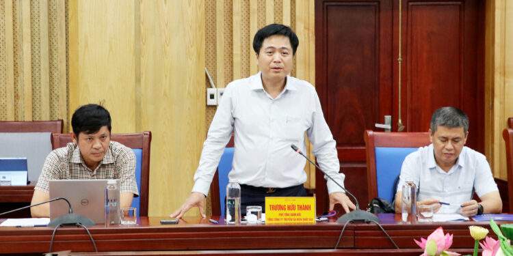 Phó Tổng Giám đốc Tổng Công ty truyền tải điện Quốc gia Trương Hữu Thành phát biểu tại buổi làm nhé