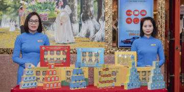 2 khách hàng miền Bắc nhận giải thưởng