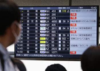 Airlines work to fix software glitch on A320 aircraft and some flights are disrupted