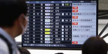 Airlines work to fix software glitch on A320 aircraft and some flights are disrupted