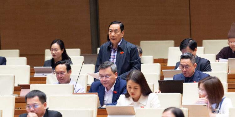 Đại biểu Phạm Văn Hòa, đoàn đại biểu Quốc hội tỉnh Đồng Tháp. Ảnh: Quốc hội.