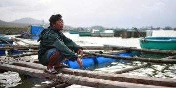 Business owners in central Vietnam left empty-handed amid flood destruction