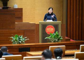 Chủ nhiệm Ủy ban Khoa học, Công nghệ và Môi trường Nguyễn Thanh Hải trình bày Báo cáo thẩm tra. 