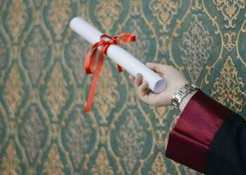 College degree holders account for record 25% of unemployed Americans