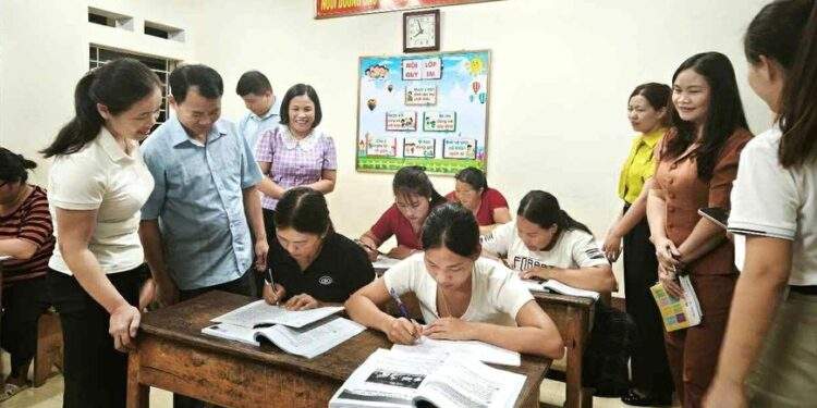 Con chữ mở lối thoát nghèo cho đồng bào Mông ở Tràng Xá