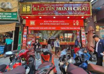 Cửa hàng bán 50 chỉ vàng/người, khách mua bất ngờ vắng vẻ