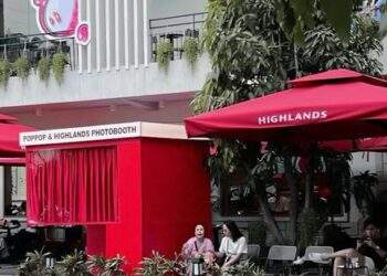 Đặt photobooth tại cửa hàng, cứ mua nước là được chụp ảnh free