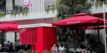 Đặt photobooth tại cửa hàng, cứ mua nước là được chụp ảnh free