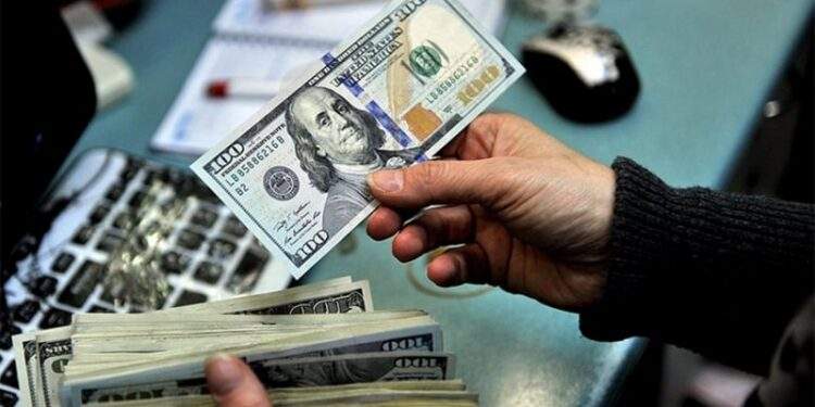 Diễn biến mới nhất của giá USD chợ đen sau khi áp sát 28.000 đồng