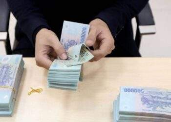 Doanh nghiệp gửi hơn 8,35 triệu tỷ vào ngân hàng