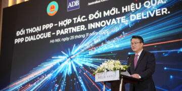 Thứ trưởng Bộ Tài chính Trần Quốc Phương phát biểu khai mạc sự kiện.