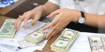 Dollar slides against dong on black market