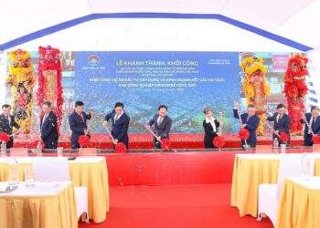 Khởi công Dự án đầu tư xây dựng và kinh doanh kết cấu hạ tầng khu công nghiệp Vinhomes Vũng Áng với tổng mức đầu tư hơn 13.276 tỷ đồng.