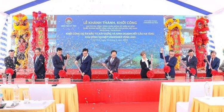 Khởi công Dự án đầu tư xây dựng và kinh doanh kết cấu hạ tầng khu công nghiệp Vinhomes Vũng Áng với tổng mức đầu tư hơn 13.276 tỷ đồng.