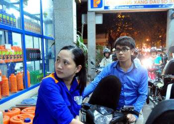 Giá xăng dầu đồng loạt giảm mạnh, có loại hạ tới hơn 1.000 đồng/lít