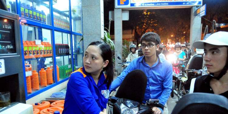 Giá xăng dầu đồng loạt giảm mạnh, có loại hạ tới hơn 1.000 đồng/lít